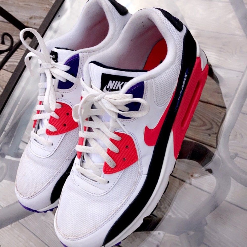 Nike Air Max 90. LIGHTLY used.